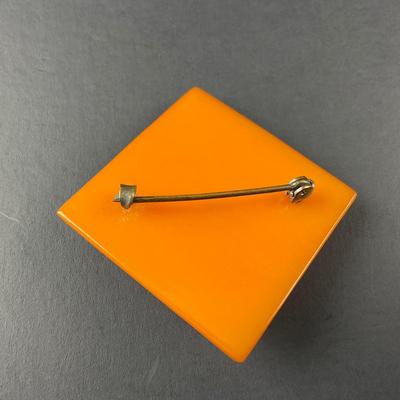 -43- BROOCH | Bakelite Intaglio Scotty Dog Pin