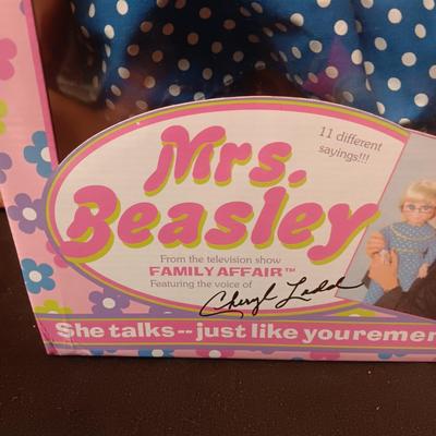 ASHTON-DRAKE NEW "MRS BEASLEY" TALKING DOLL
