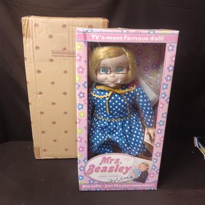 ASHTON-DRAKE NEW "MRS BEASLEY" TALKING DOLL