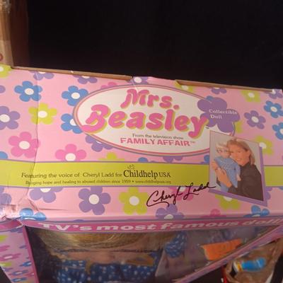 ASHTON-DRAKE NEW "MRS BEASLEY" TALKING DOLL