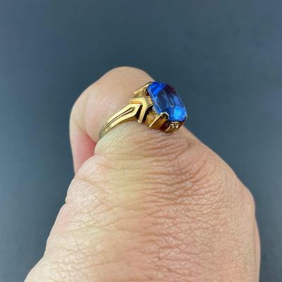 -61- FINE JEWELRY | Art Deco OB 10Kt Gold Ring With Blue Stone | Marked