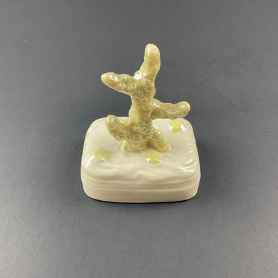 -62- BELLEEK | Luster Coral Ring Holder | 6th Mark