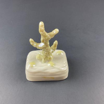 -62- BELLEEK | Luster Coral Ring Holder | 6th Mark