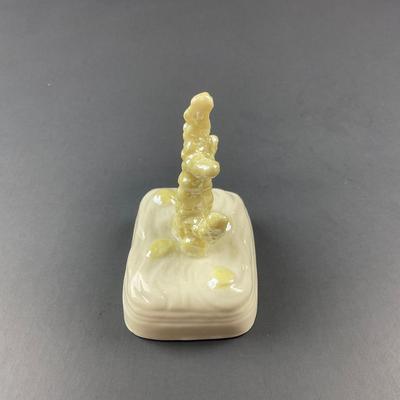 -62- BELLEEK | Luster Coral Ring Holder | 6th Mark
