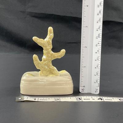 -62- BELLEEK | Luster Coral Ring Holder | 6th Mark