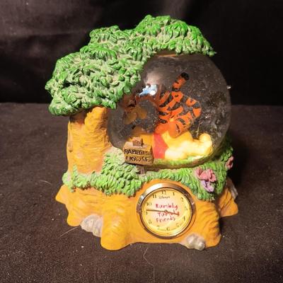 WALT DISNEY "TIGGER" SNOWGLOBE W/CLOCK