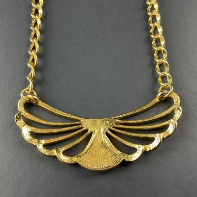 -64- COSTUME | Gold Tone Necklace & Earrings Set