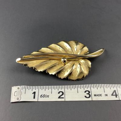 -65- WHITING & DAVIS CO. | Gold Tone Pin & Earrings Set