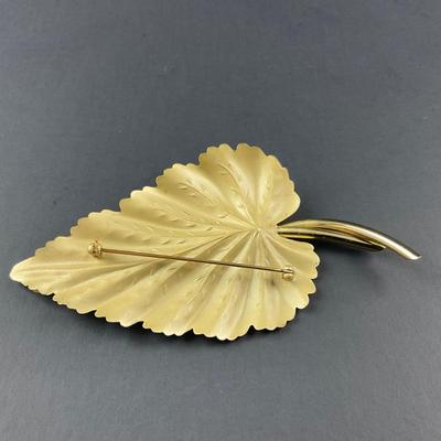 -65- WHITING & DAVIS CO. | Gold Tone Pin & Earrings Set