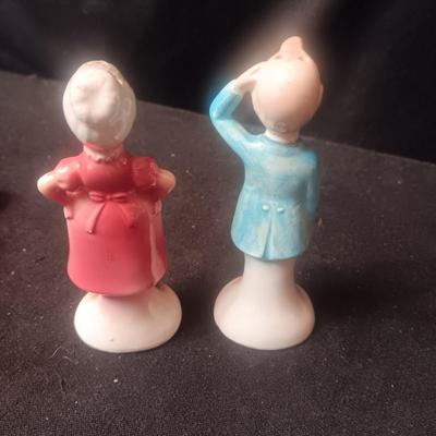 2 PAIRS OF SALT & PEPPER SHAKERS