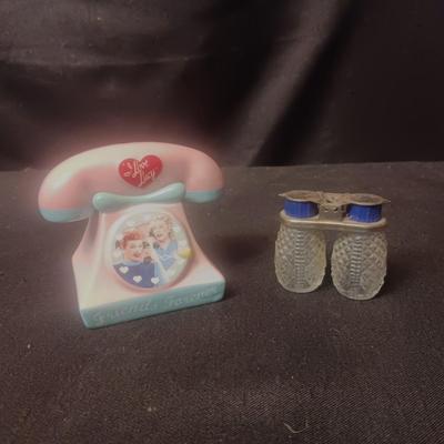 "I LOVE LUCY" AND GLASS VINTAGE SALT & PEPPER SHAKERS