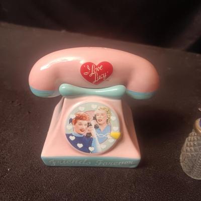 "I LOVE LUCY" AND GLASS VINTAGE SALT & PEPPER SHAKERS