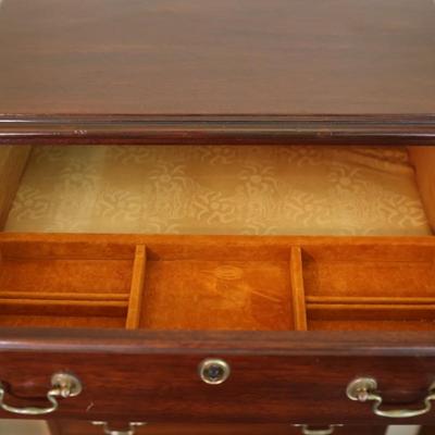 HENKEL-HARRIS Mahogany (8) Drawer Dresser - Lingerie Chest