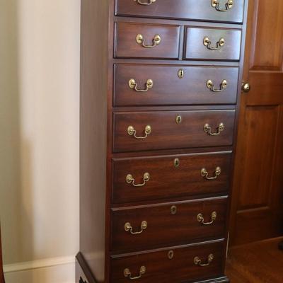 HENKEL-HARRIS Mahogany (8) Drawer Dresser - Lingerie Chest