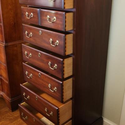 HENKEL-HARRIS Mahogany (8) Drawer Dresser - Lingerie Chest