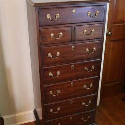 HENKEL-HARRIS Mahogany (8) Drawer Dresser - Lingerie Chest