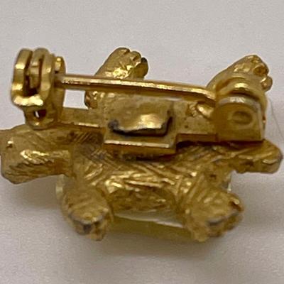Itty Bitty Turtle Pin, vintage