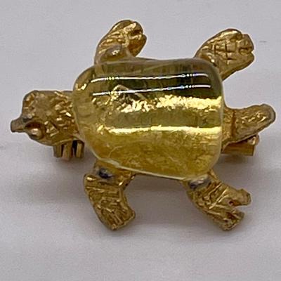Itty Bitty Turtle Pin, vintage
