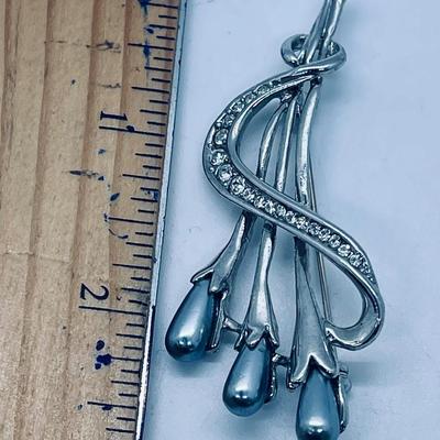 Brooch Pin Rhinestones & Faux Teardrop Pearls