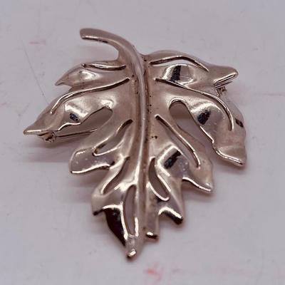 Silver tone Fall Leaf Brooch or Pin