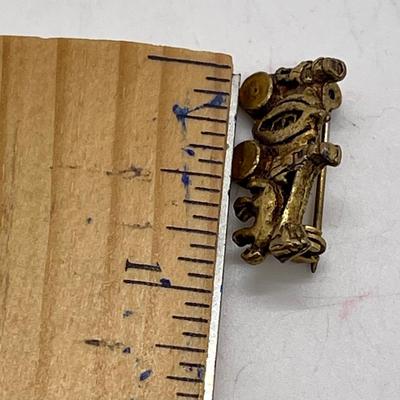 Vintage gold tone metal Pin w/Horse and Buggy scene