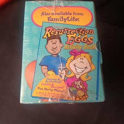 NEW FAMILY LIFE "RESURRECTION EGGS" IN ENGLISH AND SPANISH