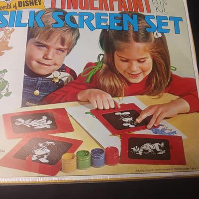 NEW DISNEY FINGERPAINT SILK SCREEN SET