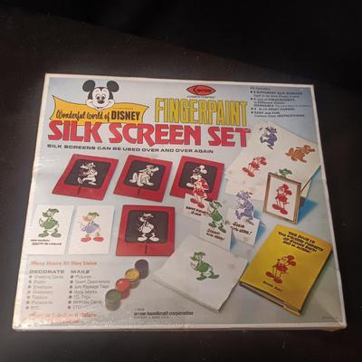 NEW DISNEY FINGERPAINT SILK SCREEN SET