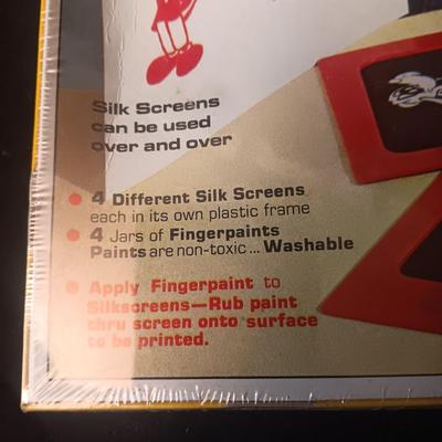 NEW DISNEY FINGERPAINT SILK SCREEN SET