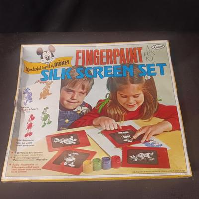 NEW DISNEY FINGERPAINT SILK SCREEN SET