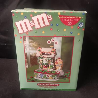 NEW DEPARTMENT 56 M&M's CHRISTMAS BAKERY LIGHTED HOUSE AND CANDY DISH