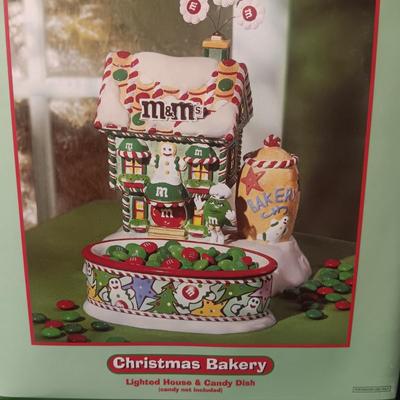 NEW DEPARTMENT 56 M&M's CHRISTMAS BAKERY LIGHTED HOUSE AND CANDY DISH