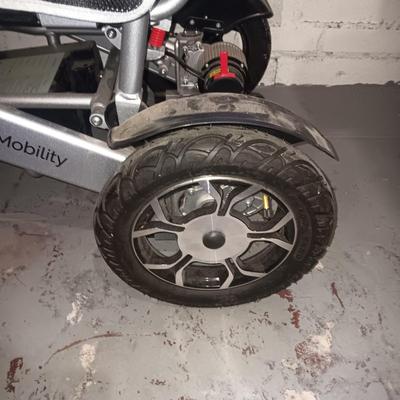 NICE ELECTRIC WHEELCHAIR, WORKS GREAT!