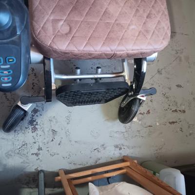 NICE ELECTRIC WHEELCHAIR, WORKS GREAT!