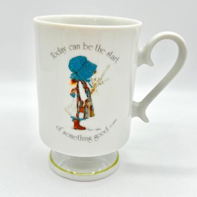 HOLLY HOBBIE ~ Green Band ~ Set Of Six (6) Ceramic Footed Mugs