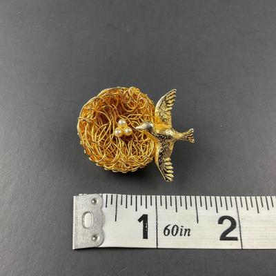 -94- BROOCH | Jeanne Bird & Bird Nest Pin | Marked