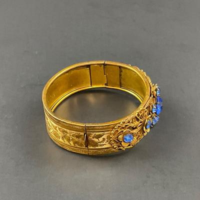 -96- COSTUME | Blue Rhinestone & Gold Tone Bracelet