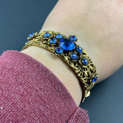 -96- COSTUME | Blue Rhinestone & Gold Tone Bracelet