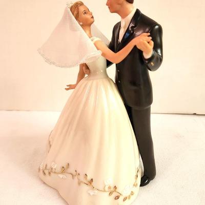 Lot #68 LENOX "Dreams Come True" Wedding Cake Topper