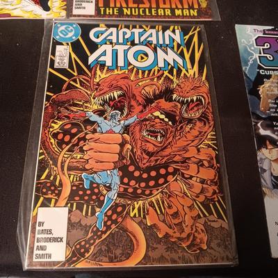 4 COMIC BOOKS (1)