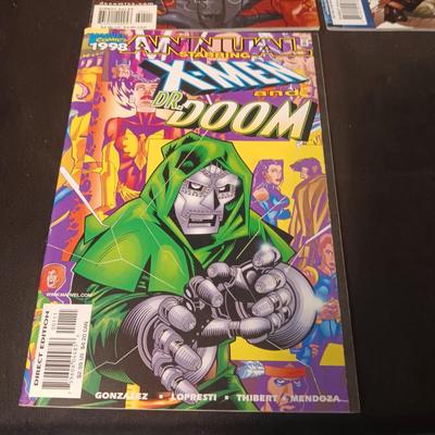 4 COMIC BOOKS (2)