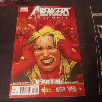 4 COMIC BOOKS (4)