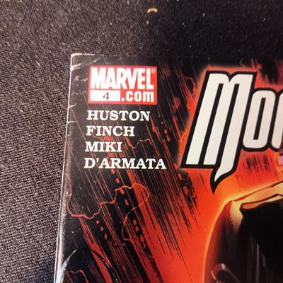4 COMIC BOOKS (4)