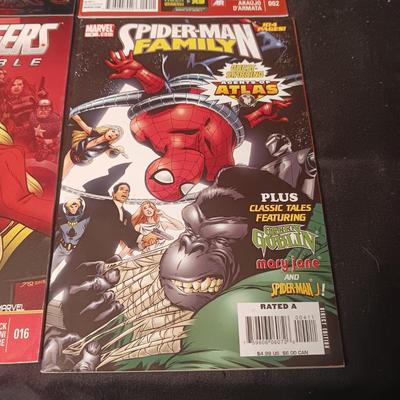 4 COMIC BOOKS (4)