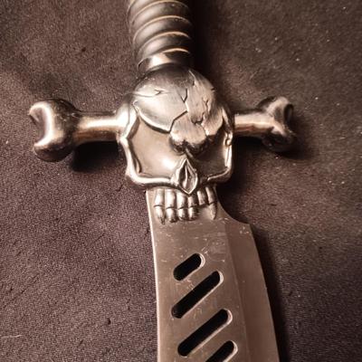 FROST CUTLERY SKULL SWORD/KNIFE W/LEATHER WRAPPED HANDLE