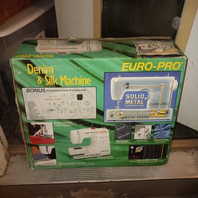 LIKE NEW EURO-PRO DENIM & SILK SEWING MACHINE