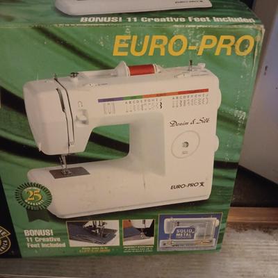 LIKE NEW EURO-PRO DENIM & SILK SEWING MACHINE