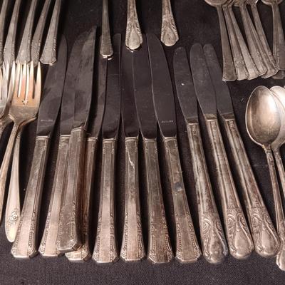2 PATTERNS OF WM ROGERS SILVER PLATE FLATWARE