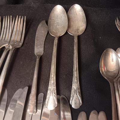 2 PATTERNS OF WM ROGERS SILVER PLATE FLATWARE