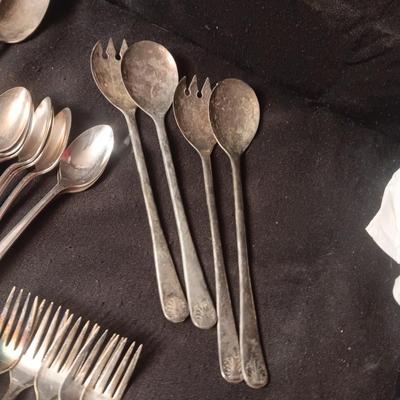 2 PATTERNS OF WM ROGERS SILVER PLATE FLATWARE